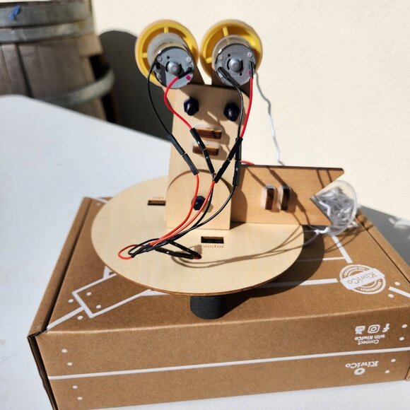 KiwiCo Kiwi Co. Glow String Shooter Science Kit STEM DIY Craft Set Physics Assem - Picture 7 of 8